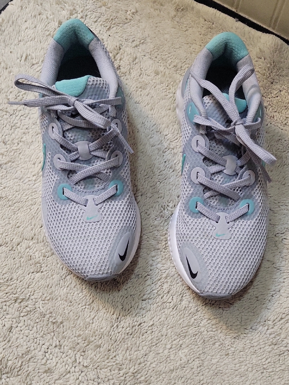 Nike Renew Women’s Light Gray Running Sneakers with Teal Accents